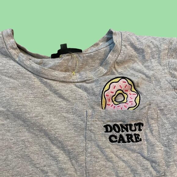 Donut Care Crop tee size medium - Picture 2 of 4